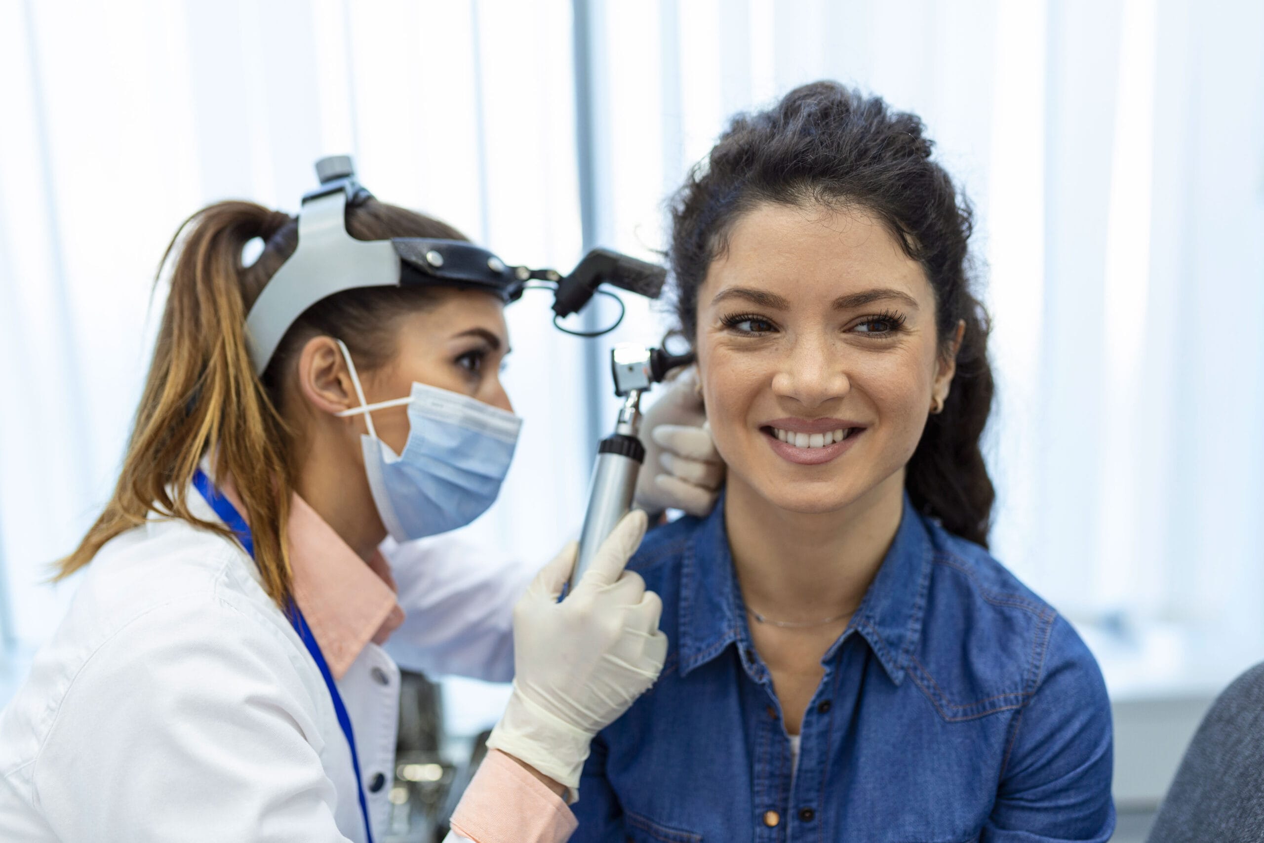 hearing-exam-otolaryngologist-doctor-checking-woman-s-ear-using-otoscope-auriscope-medical-clinic-(1) Danavox Brisa - vse oblike slušnih aparatov